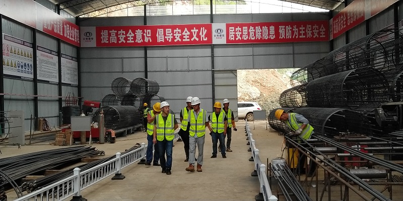 檢查平壩村2#特大橋連續梁段5#鋼筋加工棚標準化建設情況，并提出指導意見.jpg